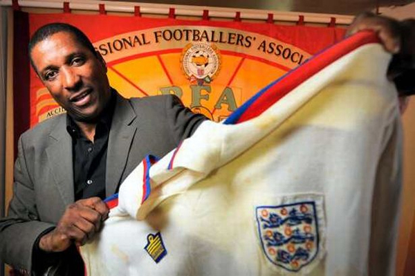Viv Anderson with 1978 football shirt © People's History Museum