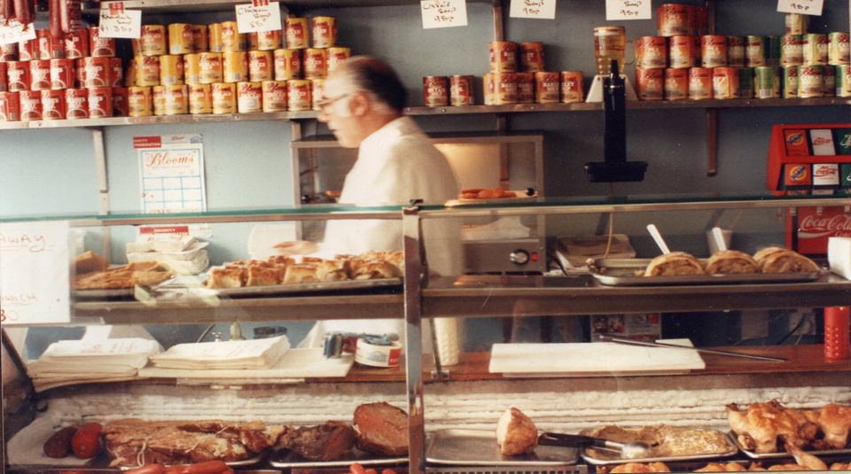 Image of 14 October 2021, The origins of Jewish immigration social history in Manchester and London, Radical Late online with People's History Museum. Image: Blooms Kosher restaurant in Whitechapel, London © Rachel Lichtenstein, 1991