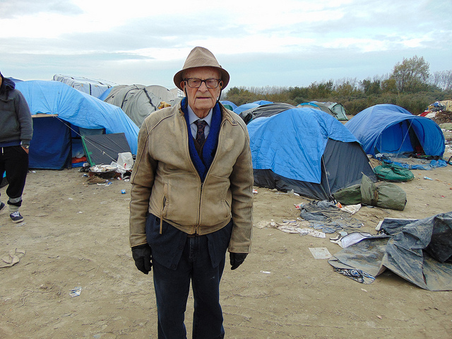Image of Campaigner Harry Leslie Smith, The Calais Jungle refugee camp, 2016. Image courtesy of John Max Smith